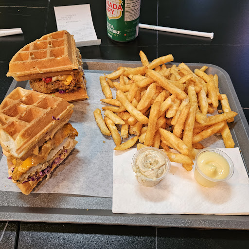 Photo of Restaurant Kapsalon - 3855 Bd Décarie, Montréal, QC H4A 3J6