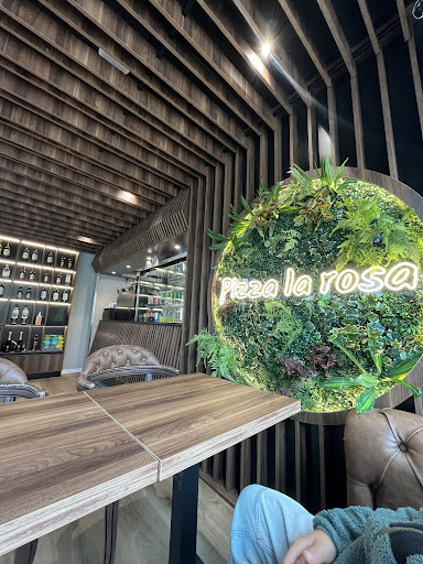 Photo of La Rosa Pizzaria & Grill - Malmbergsvej 1, 2850 Nærum