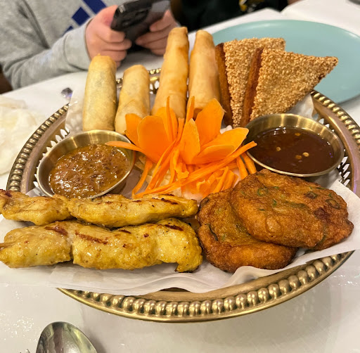 Photo of Bee Thai Restaurant and Takeaway - 107 Central Ave, Beeston, Nottingham NG9 2QS