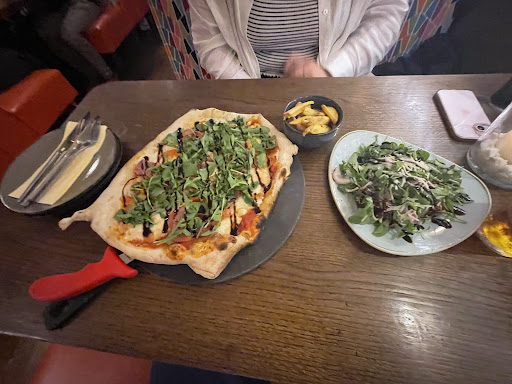 Photo of Tân Woodfired Pizza - 5 Palace St, Caernarfon LL55 1RR