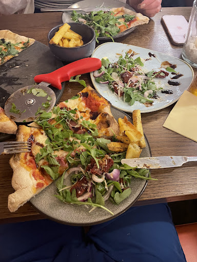 Photo of Tân Woodfired Pizza - 5 Palace St, Caernarfon LL55 1RR
