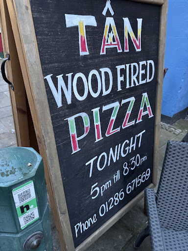 Photo of Tân Woodfired Pizza - 5 Palace St, Caernarfon LL55 1RR