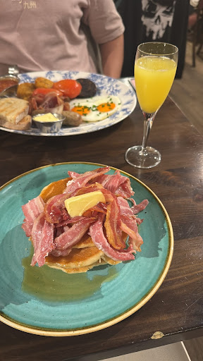 Photo of Bill's Cambridge Restaurant - 34-35 Green St, Cambridge CB2 3JX