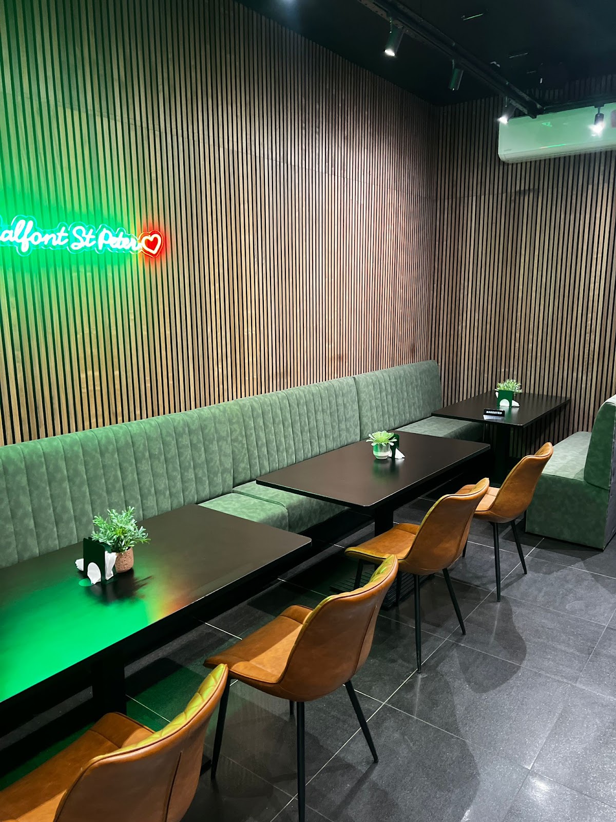 Photo of Smokey Grill - 16 Market Pl, Chalfont St Peter, Gerrards Cross SL9 9EA