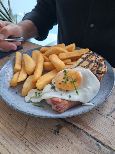 Photo of Igloo Restaurant - Cirencester - 37 Castle St, Cirencester GL7 1QD