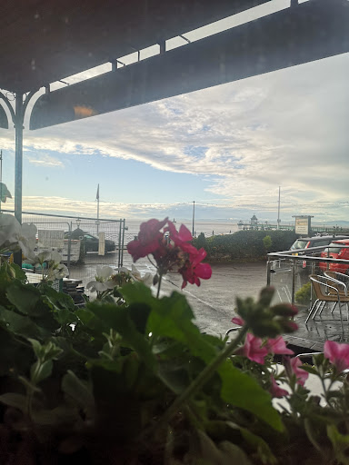 Photo of The Moon & Sixpence - 15 The Beach, Clevedon BS21 7QU