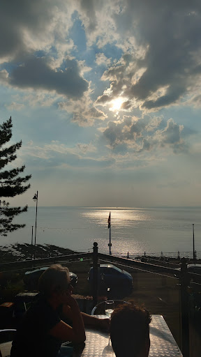 Photo of The Moon & Sixpence - 15 The Beach, Clevedon BS21 7QU