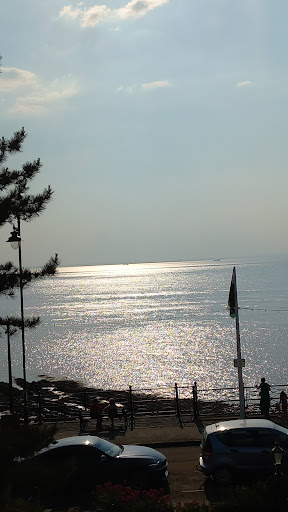 Photo of The Moon & Sixpence - 15 The Beach, Clevedon BS21 7QU