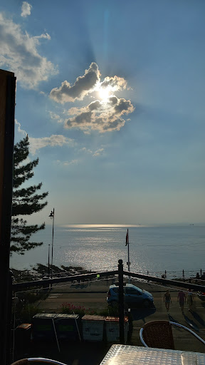 Photo of The Moon & Sixpence - 15 The Beach, Clevedon BS21 7QU