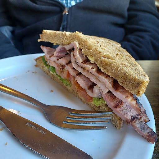 Photo of The Moon & Sixpence - 15 The Beach, Clevedon BS21 7QU