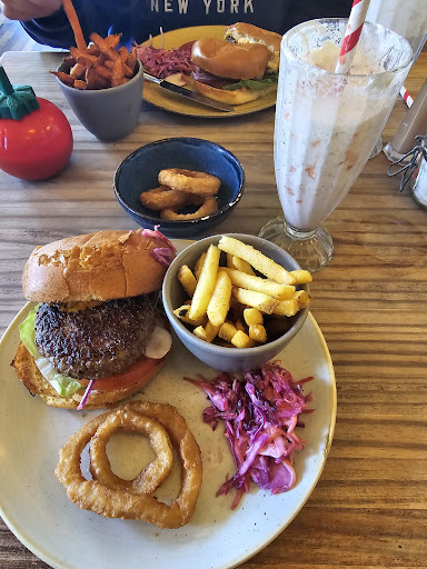 Photo of Fondo Lounge - 107 High St, Street BA16 0EY