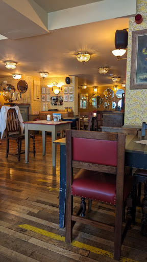 Photo of Fondo Lounge - 107 High St, Street BA16 0EY