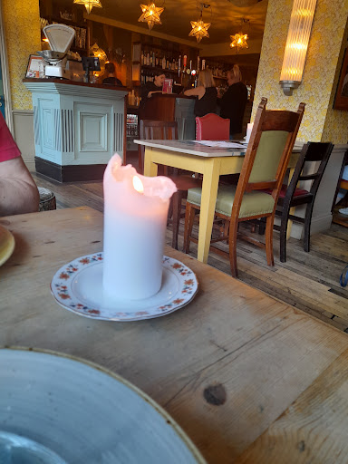 Photo of Fondo Lounge - 107 High St, Street BA16 0EY