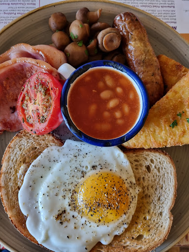 Photo of Fondo Lounge - 107 High St, Street BA16 0EY