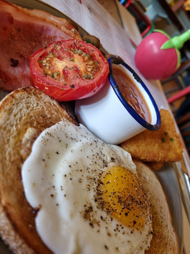 Photo of Fondo Lounge - 107 High St, Street BA16 0EY