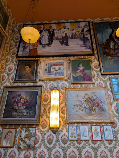 Photo of Fondo Lounge - 107 High St, Street BA16 0EY