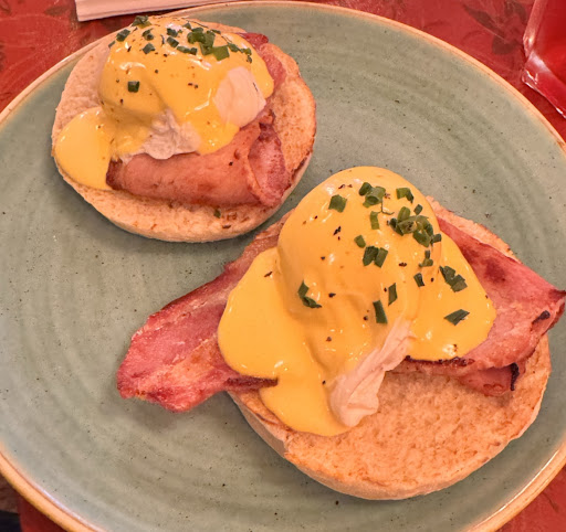 Photo of Fondo Lounge - 107 High St, Street BA16 0EY