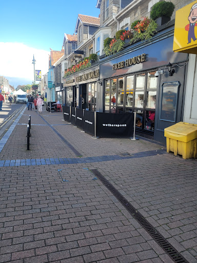 Photo of The Lantokay - JD Wetherspoon - 111-113 High St, Street BA16 0EY