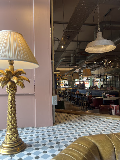 Photo of Bill's Braintree Restaurant - Charter Way, Braintree CM77 8YH