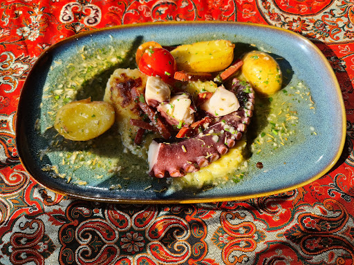 Photo of Turkuaz Restaurant Crawley - 45, 47 High St, Crawley RH10 1BQ