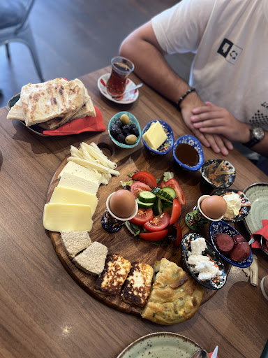 Photo of Artelesi | Horsham - 27 East St, Horsham RH12 1HH