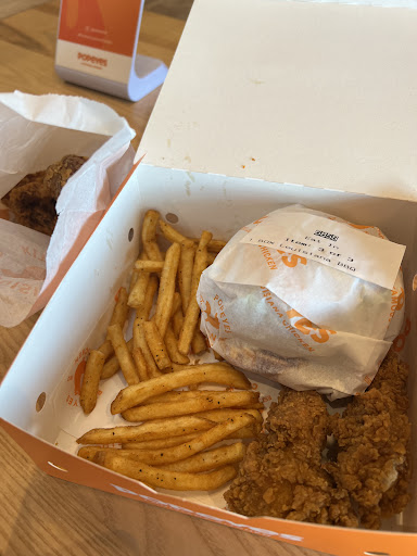 Photo of Popeyes Louisiana Chicken - Unit L4, Lakes Retail Park, Rushden NN10 6FH