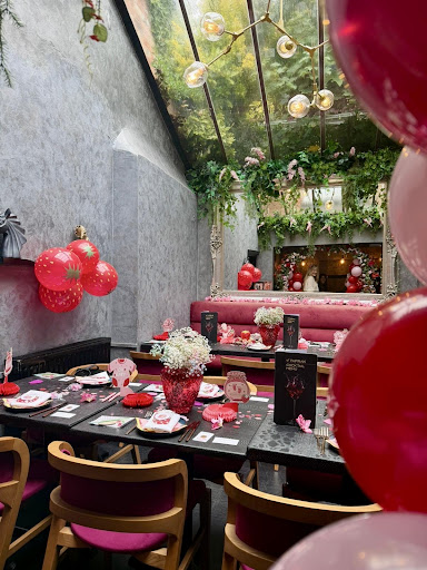 Photo of Yaprak Restaurant Reigate - 46- 50 High St, Reigate RH2 9AT