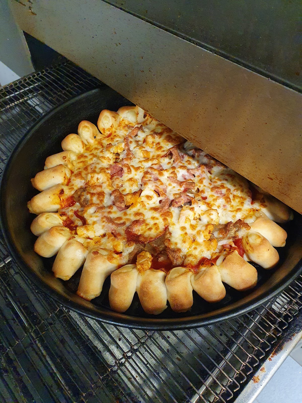 Photo of Dominics Pizza & Kebabs - Unit 5 Greenlands Ave, New Waltham, Grimsby DN36 4YE