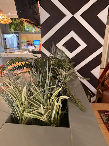 Photo of Manjaros - Restaurant in Southall - 1-3 Beaconsfield Rd, Southall UB1 1BA