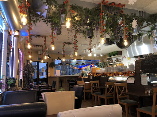 Photo of Mo's Diner - 11 Victoria St, Paignton TQ4 5DH