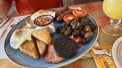 Photo of Fosso Lounge - 41 High St, Wells BA5 2AE