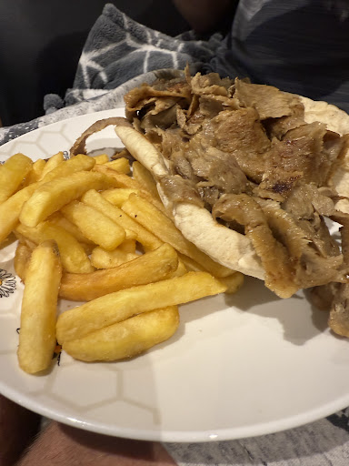 Photo of Muzzy's Kebab - Bracknell Rd, Crowthorne RG40 3DR