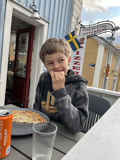 Photo of Östanbäckens Pizza House - Östanbäcksgatan 1, 871 31 Härnösand