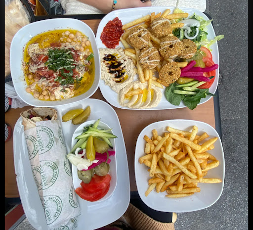 Photo of Gulden falafel - Partihandlarvägen, 120 44 Årsta