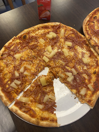 Photo of Le Napoli Pizzeria - Västgötaresan 68, 757 54 Uppsala