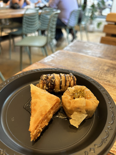 Photo of La'Baik - 2309 Mt Vernon Ave, Alexandria, VA 22301