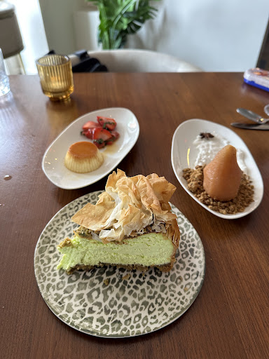 Photo of Elaine's - 208 Queen St, Alexandria, VA 22314