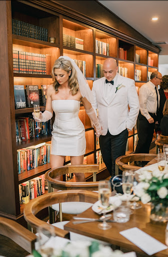 Photo of Elaine's - 208 Queen St, Alexandria, VA 22314