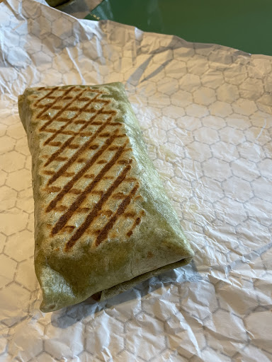 Photo of Longboards Wraps & Bowls - 6269 N Oak Trafficway, Kansas City, MO 64118