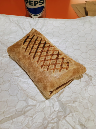 Photo of Longboards Wraps & Bowls - 6269 N Oak Trafficway, Kansas City, MO 64118