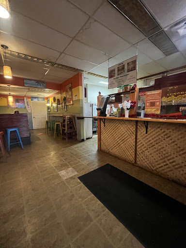 Photo of Longboards Wraps & Bowls - 6269 N Oak Trafficway, Kansas City, MO 64118