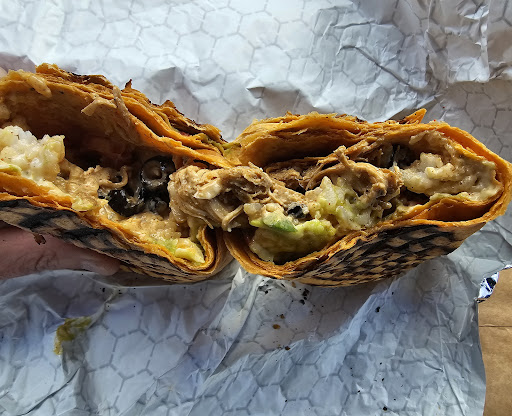 Photo of Longboards Wraps & Bowls - 6269 N Oak Trafficway, Kansas City, MO 64118