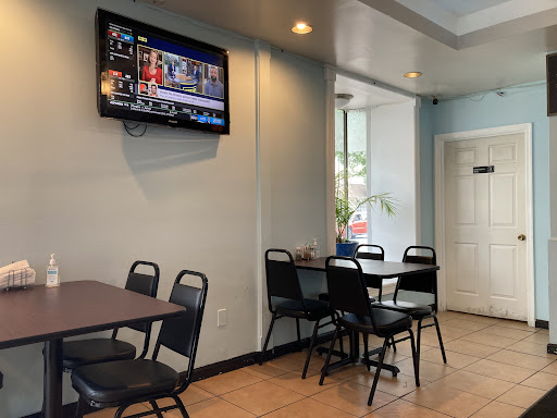 Photo of Delaware Chicken & Gyro - 2 E Main St, Middletown, DE 19709