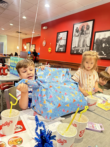 Photo of Friendly's - 1500 Peoples Plaza, Newark, DE 19702