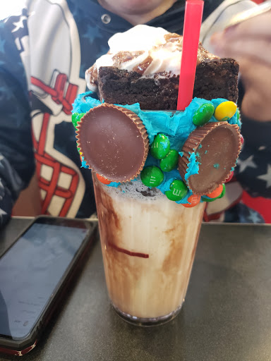 Photo of Friendly's - 497 Farmington Ave, Bristol, CT 06010