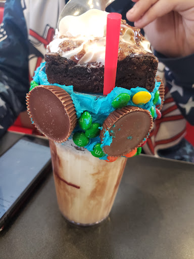 Photo of Friendly's - 497 Farmington Ave, Bristol, CT 06010