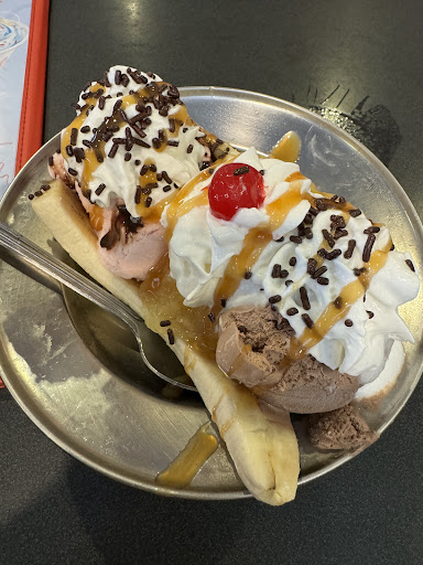 Photo of Friendly's - 497 Farmington Ave, Bristol, CT 06010