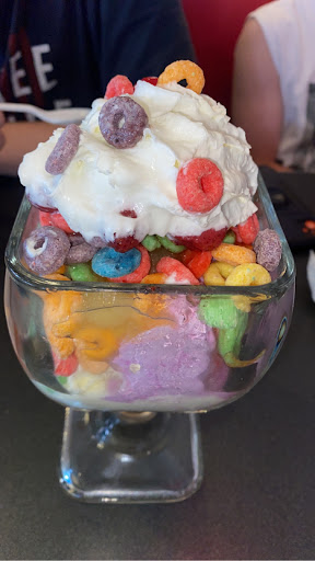 Photo of Friendly's - 497 Farmington Ave, Bristol, CT 06010