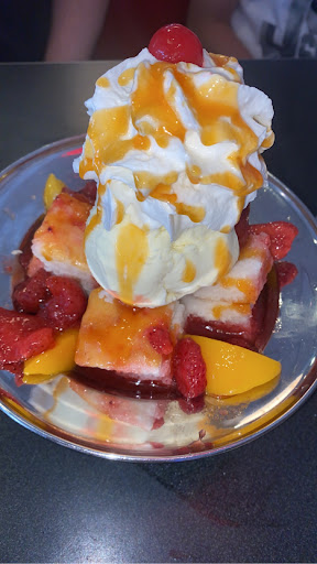 Photo of Friendly's - 497 Farmington Ave, Bristol, CT 06010