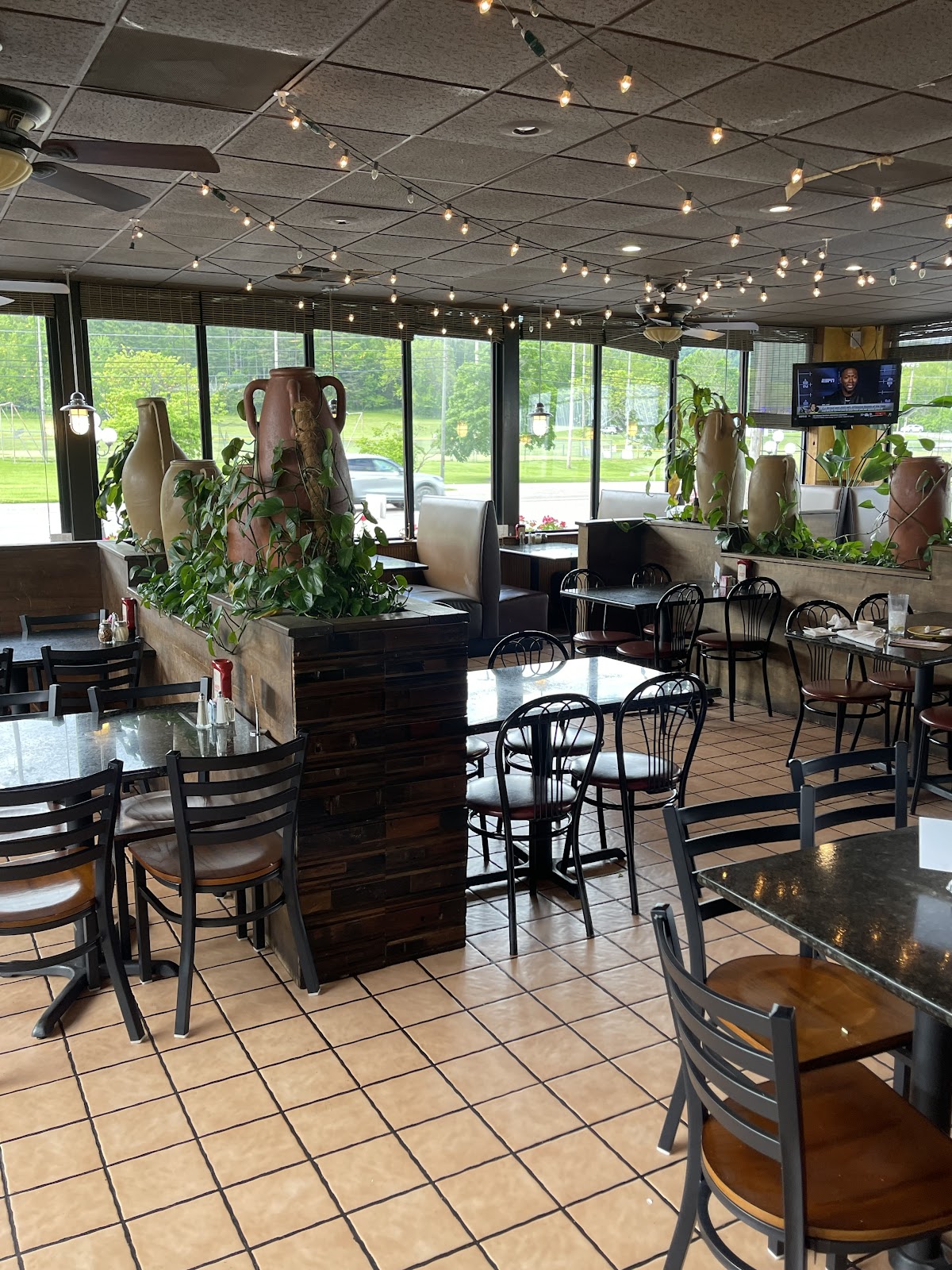 Photo of The Mad Greek Restaurant - 2419 Volunteer Pkwy, Bristol, TN 37620